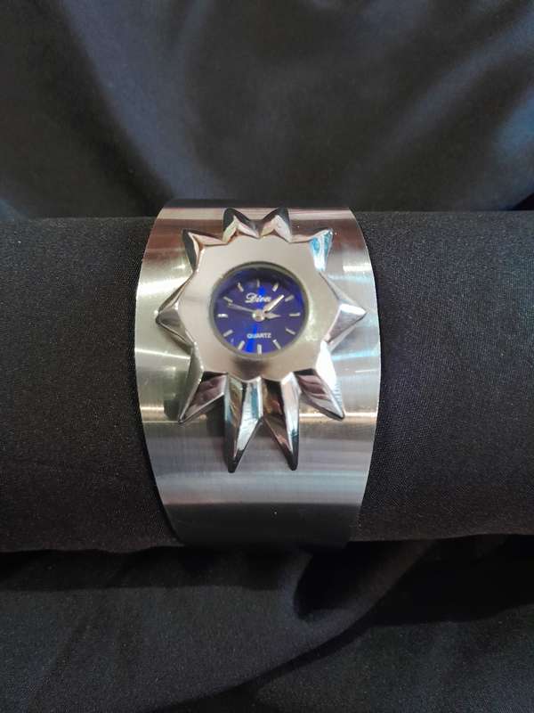 Stainless steel cuff bracelet watch Diva