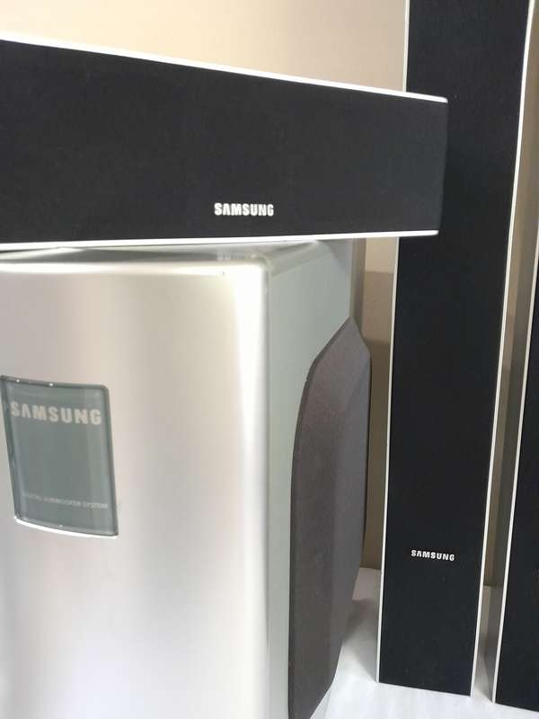 Samsung Surround Sound Home Theatre Speaker System