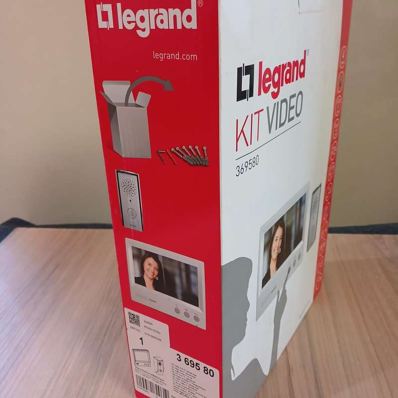 LEGRAND 7" WIRED VIDEO INTERCOM KIT C/W RAINSHIELD