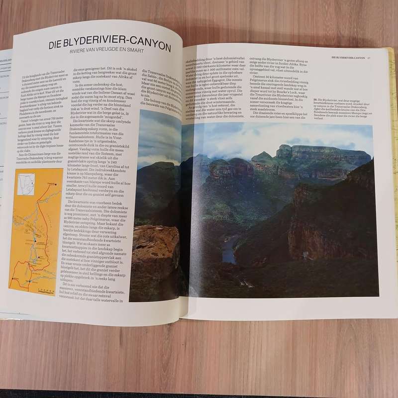Bundle: Die Natuurwonder Van Suider-Afrika and Mountains in the Sea Table Mountain to Cape Point