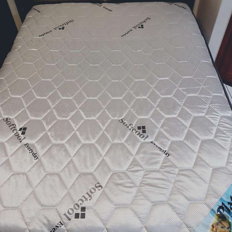 Double bed base and mattress set