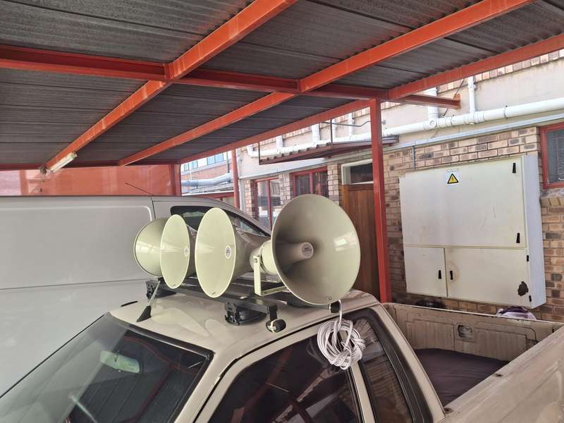 REMOVABLE LARGE CAR PA SYSTEM