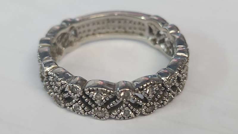 VICTORIAN DESIGN STERLING SILVER RING WITH SEMI PRECIOUS STONES - 19MM INNER DIAMETER - 4.05GRAM