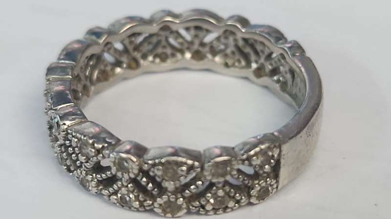 VICTORIAN DESIGN STERLING SILVER RING WITH SEMI PRECIOUS STONES - 19MM INNER DIAMETER - 4.05GRAM