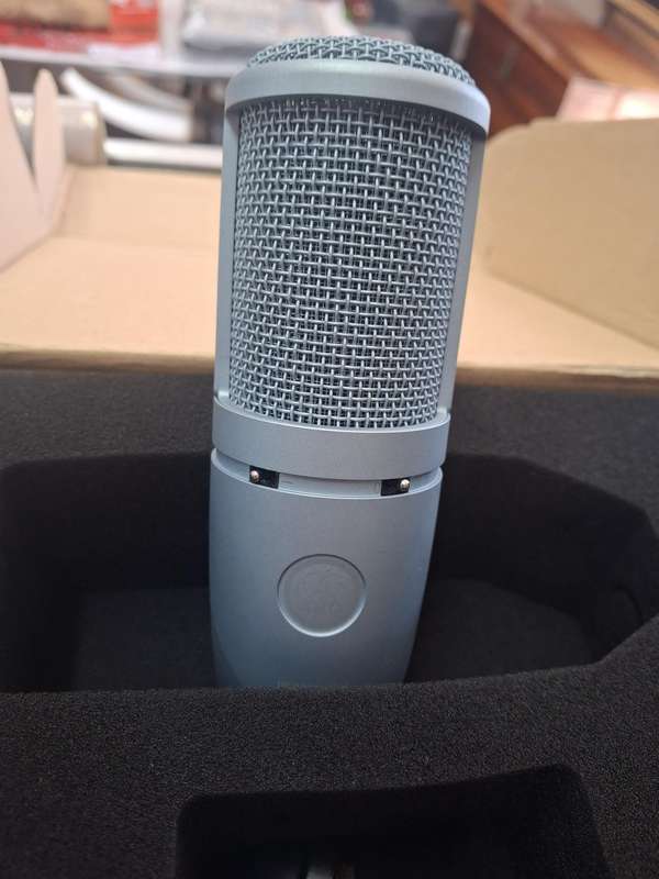 AKG PERCEPTION 120 STAGE & RECORDING MIC
