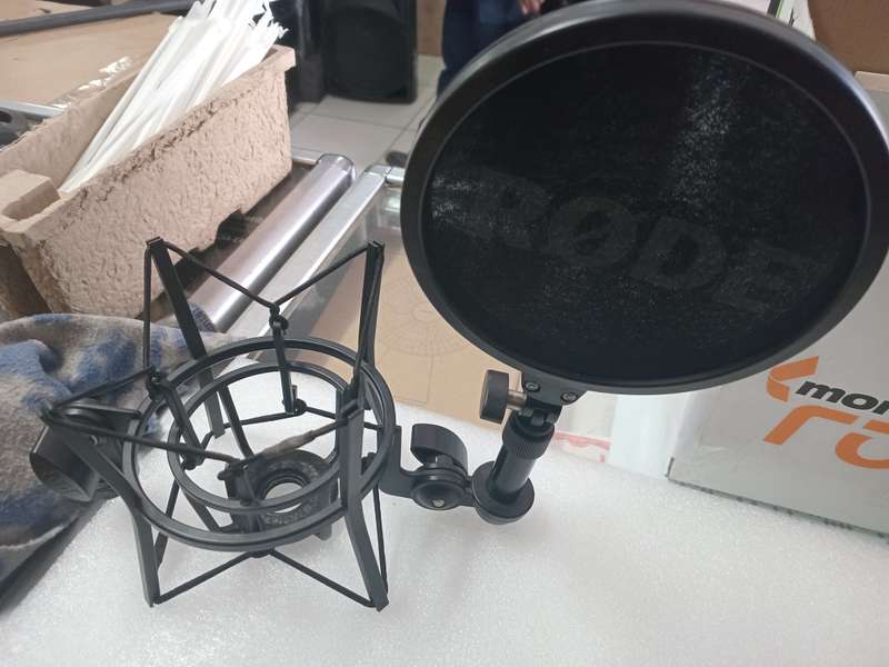 RODE NT1-A STUDIO CONDENSER MICROPHONE (PRE-OWNED)