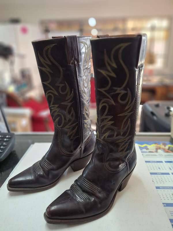 MORA BOBBY ANGEL BOOTS SIGNED