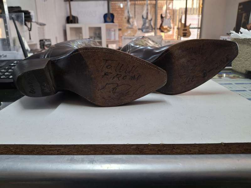 MORA BOBBY ANGEL BOOTS SIGNED