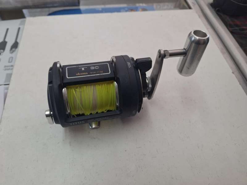 SHIMANO T30 FISHING REEL