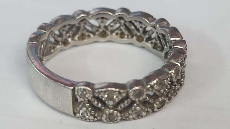 VICTORIAN DESIGN STERLING SILVER RING WITH SEMI PRECIOUS STONES - 19MM INNER DIAMETER - 4.05GRAM