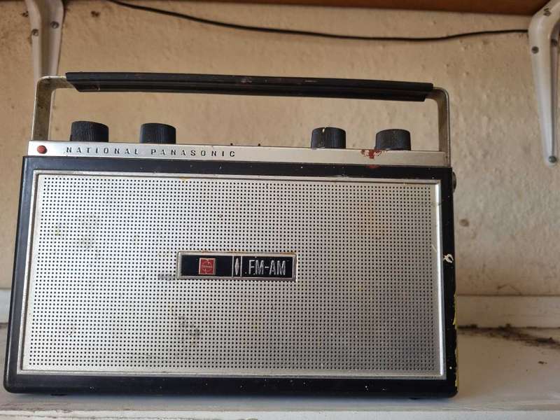 NATIONAL PANASONIC Transistor Radio MODEL RF-1006 1965 Made in Japan