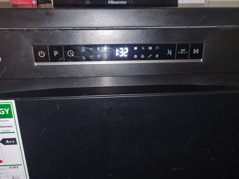 Hisense 15 Place LED Dishwasher H15DTG
