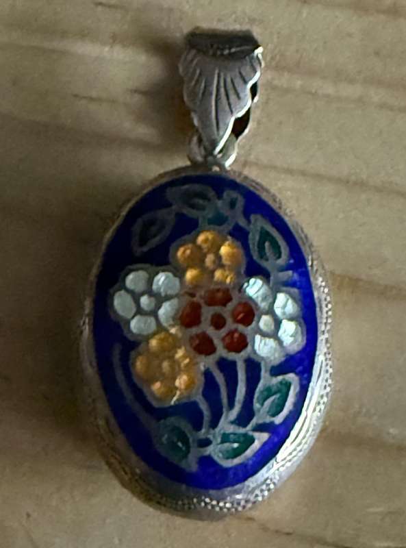 Sterling silver vintage pendant