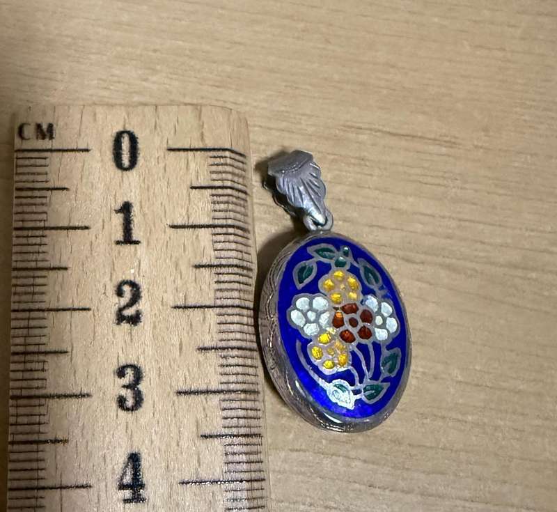 Sterling silver vintage pendant