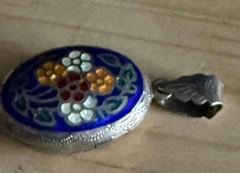 Sterling silver vintage pendant