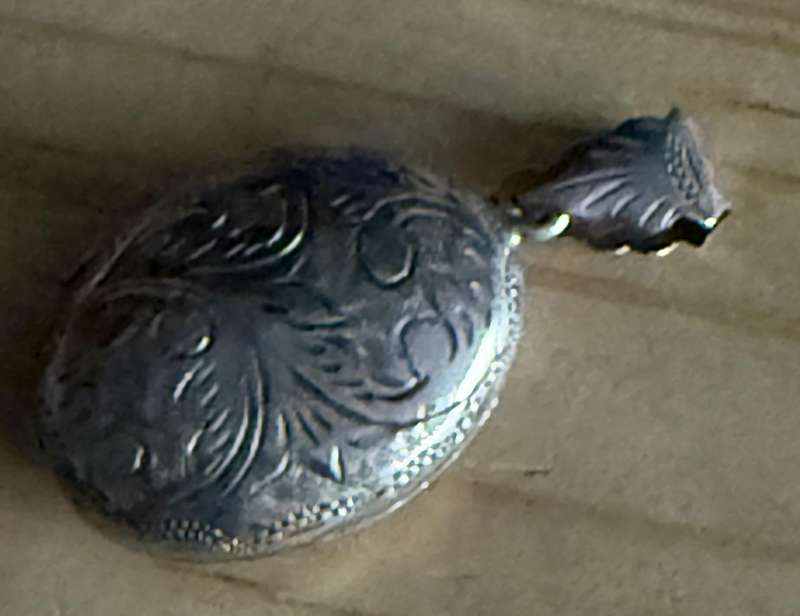 Sterling silver vintage pendant