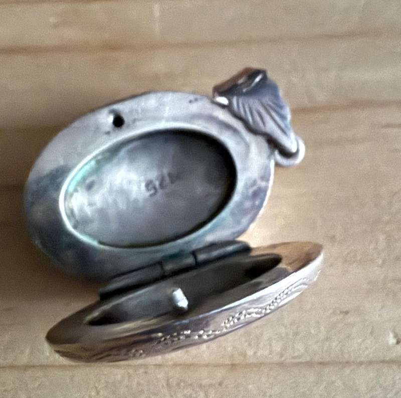 Sterling silver vintage pendant