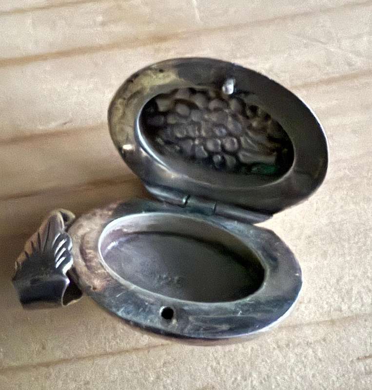 Sterling silver vintage pendant
