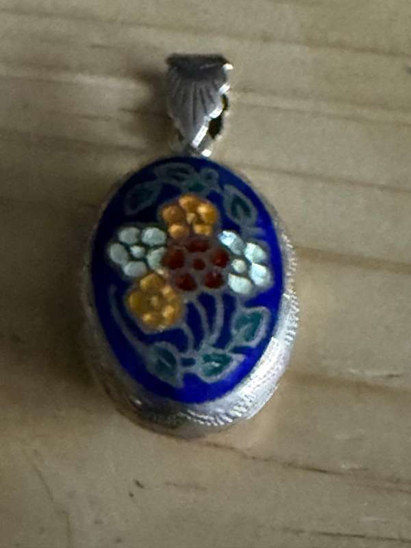Sterling silver vintage pendant