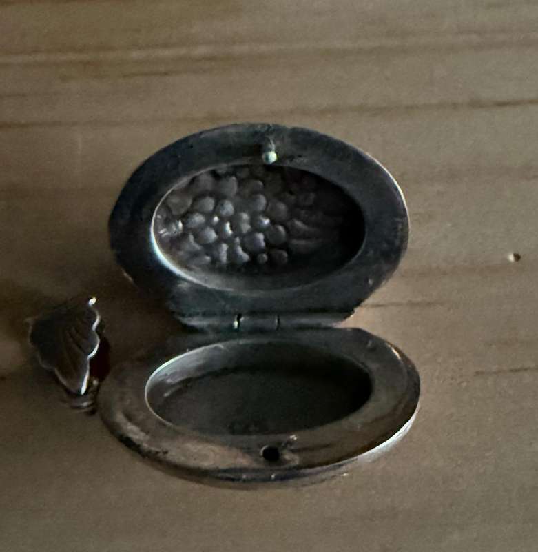 Sterling silver vintage pendant