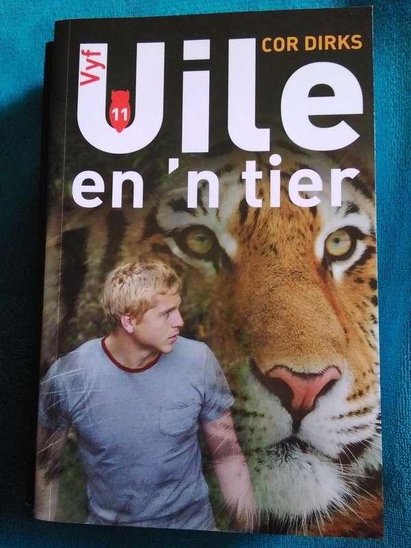 Uile en n tier deur Cor Dirks