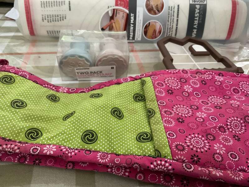 Unused pastry  mat,Two pack biscuit stamp, gingerbread house cutter and oven gloves