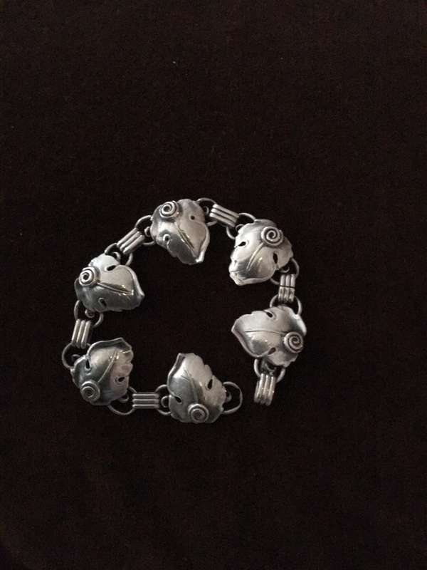 A beautiful Candida sterling silver leaf bracelet