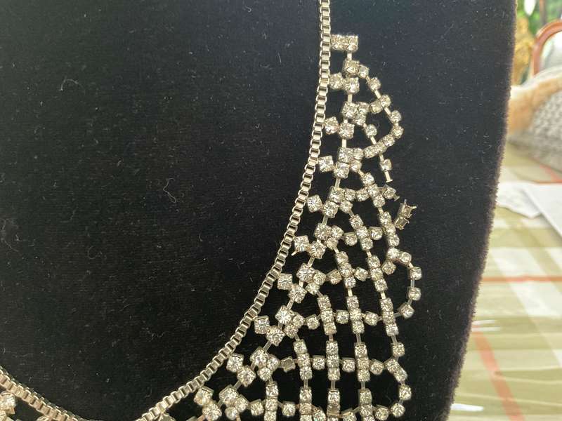 A stunning vintage diamanté necklace
