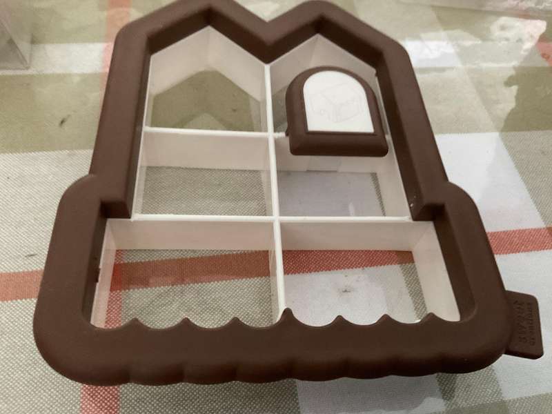 Unused pastry  mat,Two pack biscuit stamp, gingerbread house cutter and oven gloves