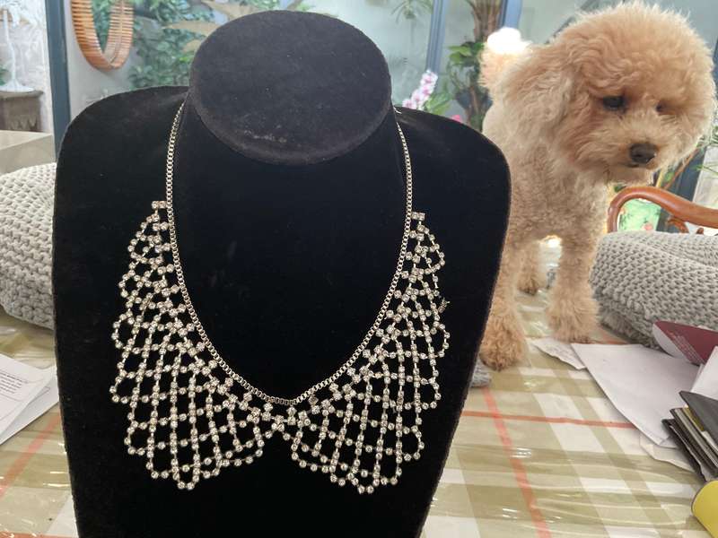 A stunning vintage diamanté necklace