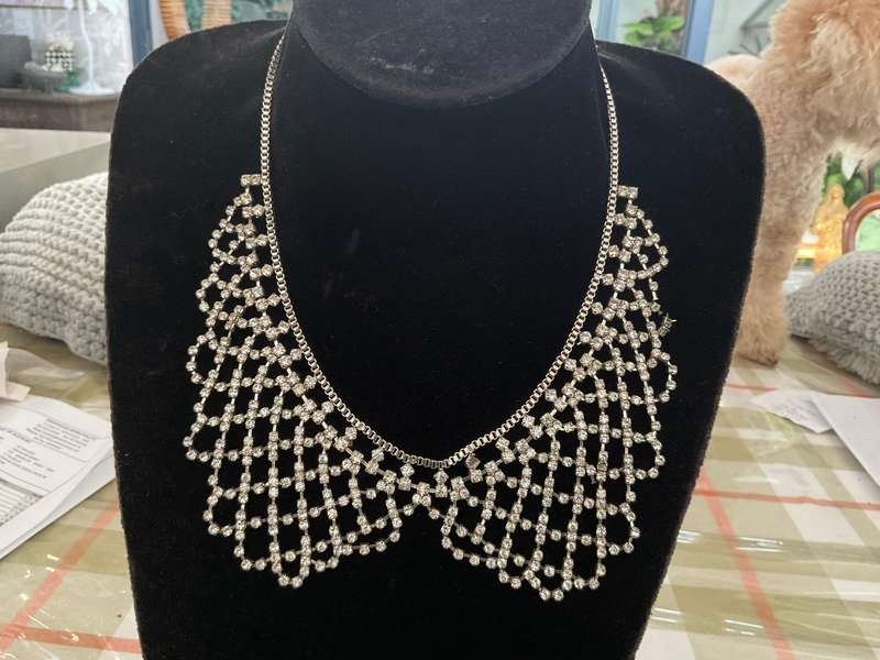 A stunning vintage diamanté necklace