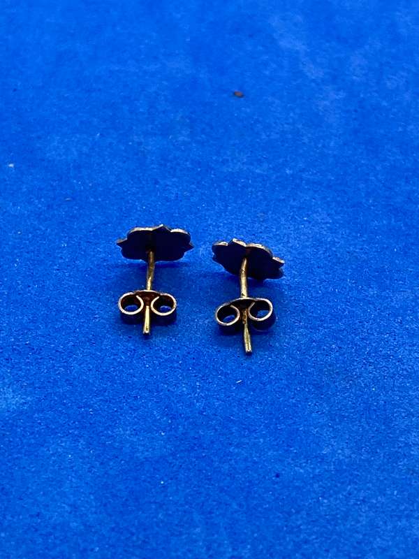 9 CARAT GOLD EARRINGS SET