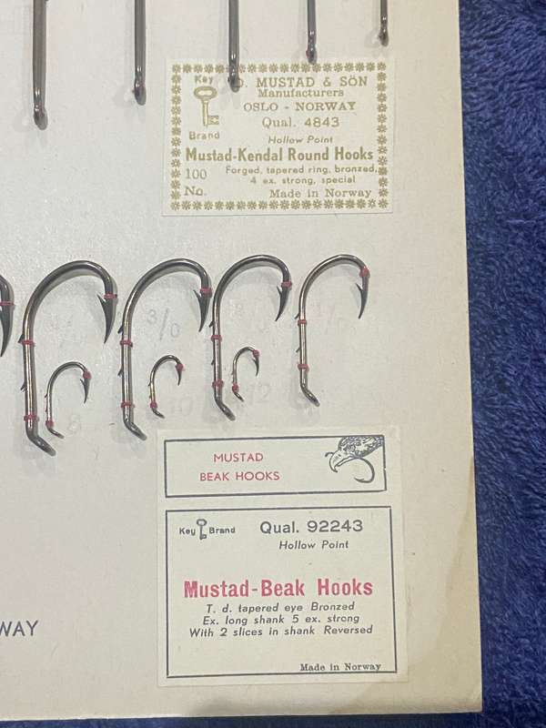 RARE OLD SHOP CARD DISPLAY MUSTAD FISHING HOOKS