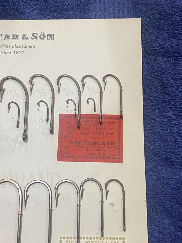 RARE OLD SHOP CARD DISPLAY MUSTAD FISHING HOOKS