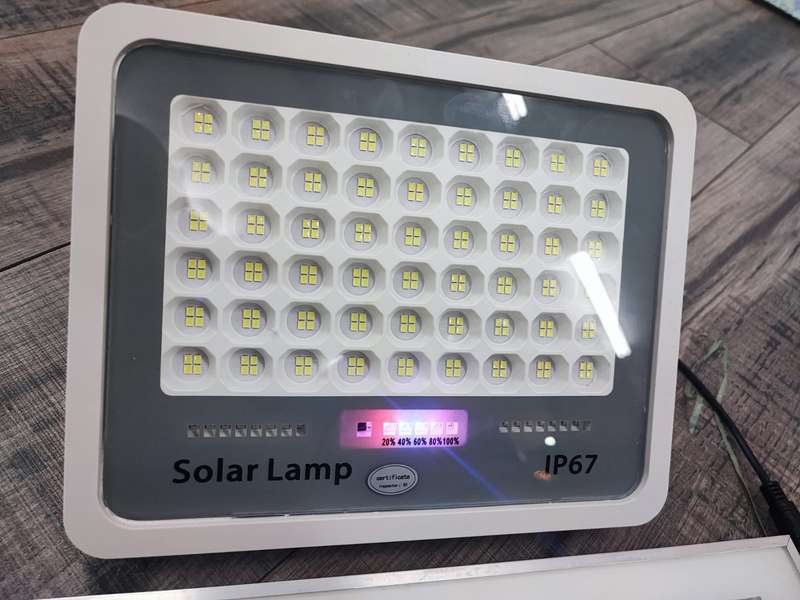 Solar powered LED floodlight with remote control 200W