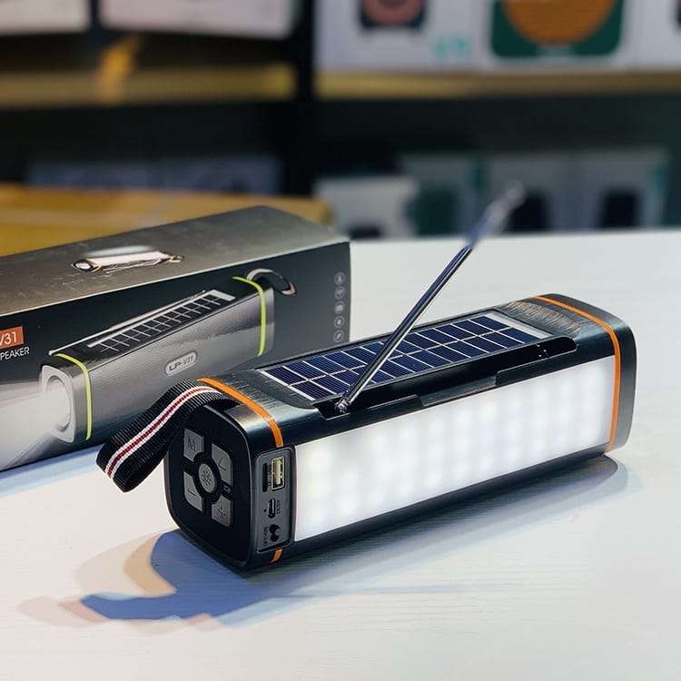 Bluetooth wireless speaker with good bass and torch
