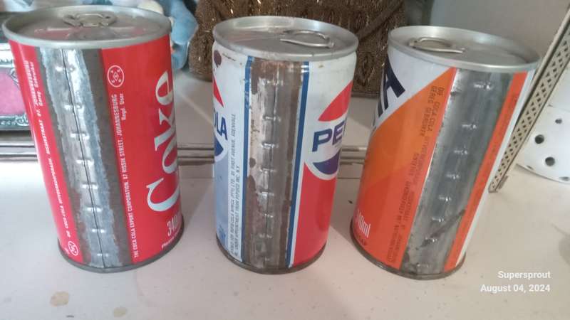 Vintage Coca-cola, Fanta & Pepsi cool drink tins.