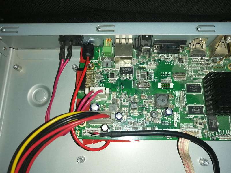 16 Channel Hikvision DVR DS-7216HWI-E2