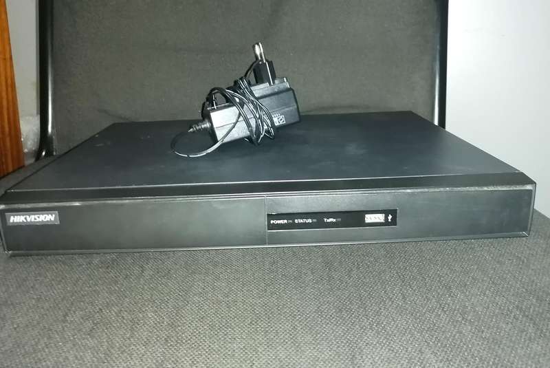 16 Channel Hikvision DVR DS-7216HWI-E2
