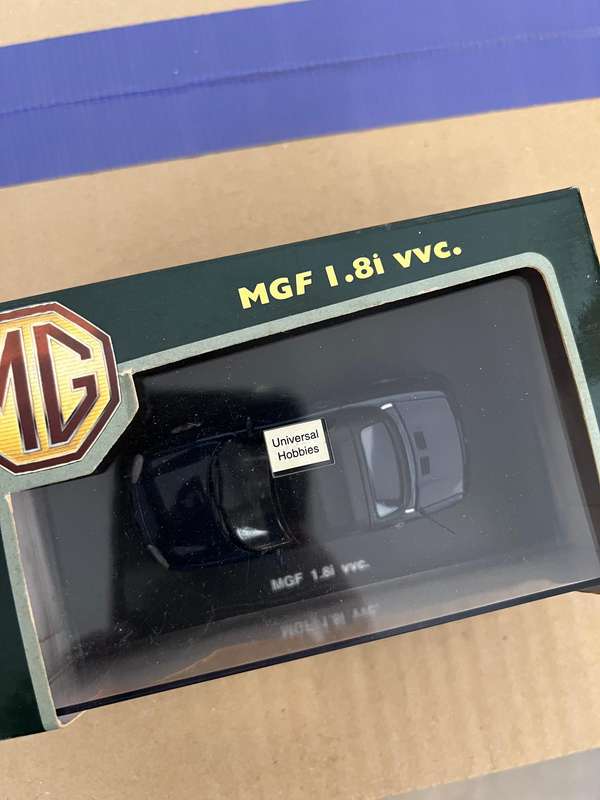 MGF 1.8i vvc 1:43 (Universal Hobbies)