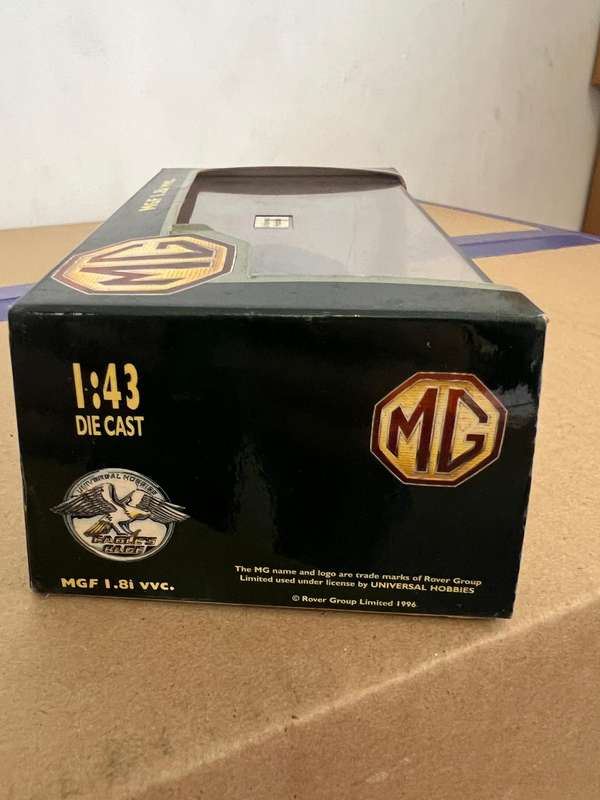 MGF 1.8i vvc 1:43 (Universal Hobbies)
