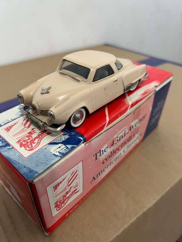 Milestone Miniatures - 1951 Studebaker Commander De Lux Panorama (Cream)