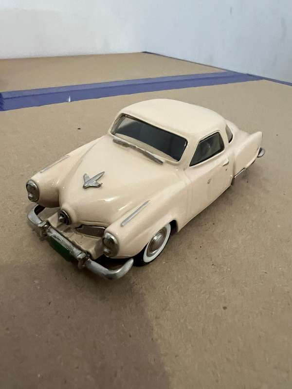 Milestone Miniatures - 1951 Studebaker Commander De Lux Panorama (Cream)