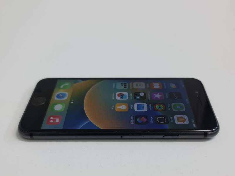 Apple iPhone 8 - 64gig - 6 Month Warranty
