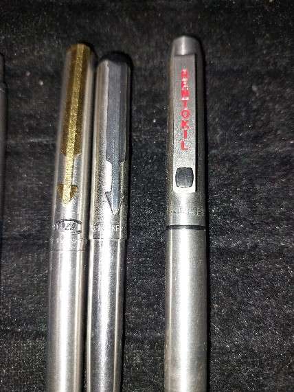 A COLLECTION OF 4 PARKER PENS