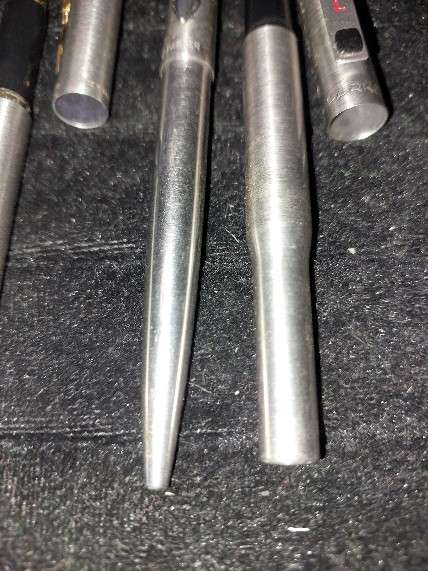 A COLLECTION OF 4 PARKER PENS