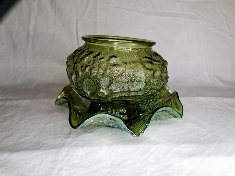 AN ED BRODY  CO, OLIVE GREEN PLANTER OR VASE WITH A OLIVE GREEN BASE PLATE