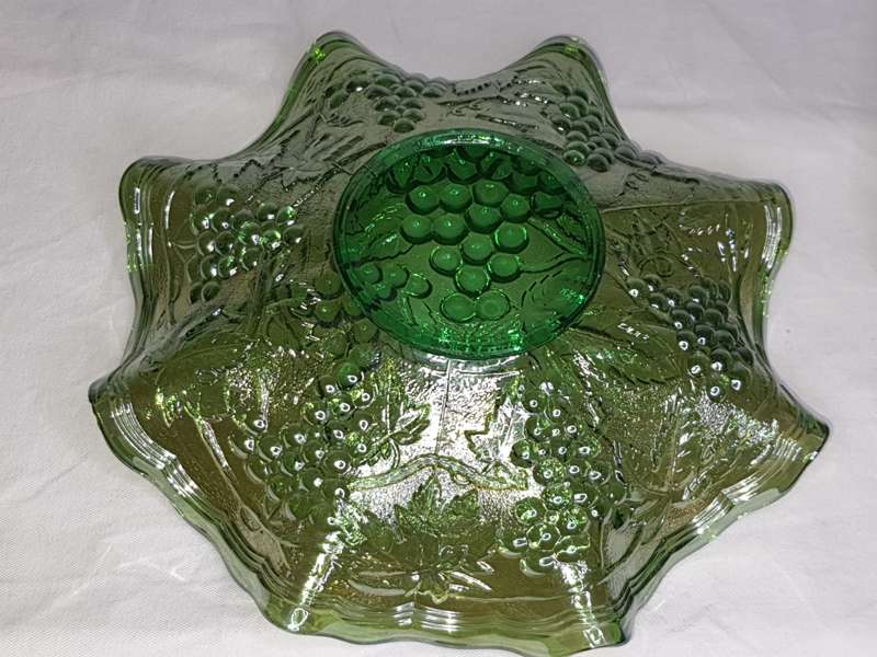 AN ED BRODY  CO, OLIVE GREEN PLANTER OR VASE WITH A OLIVE GREEN BASE PLATE