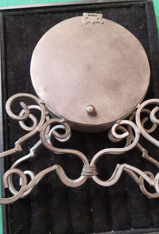 A VINTAGE TABLE TOP DECORATIVE IRON CLOCK