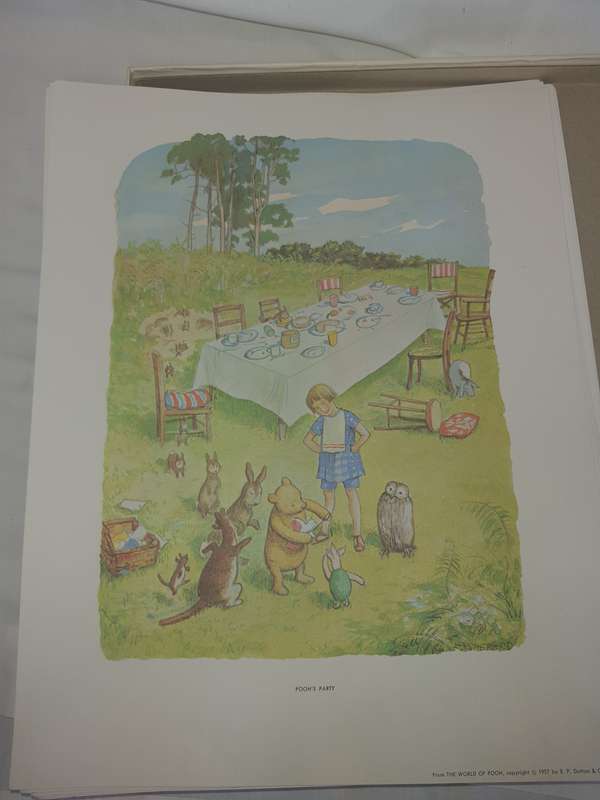 A VINTAGE COLLECTORS WINNIE THE POOH ART WORK SET SOLD AS IS